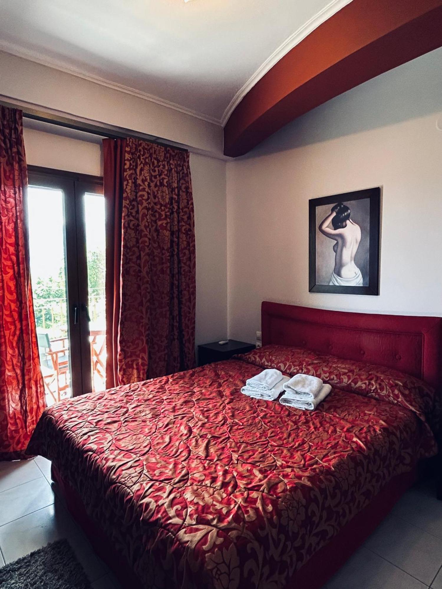 Hotel Athina Káto Loutrákion Buitenkant foto