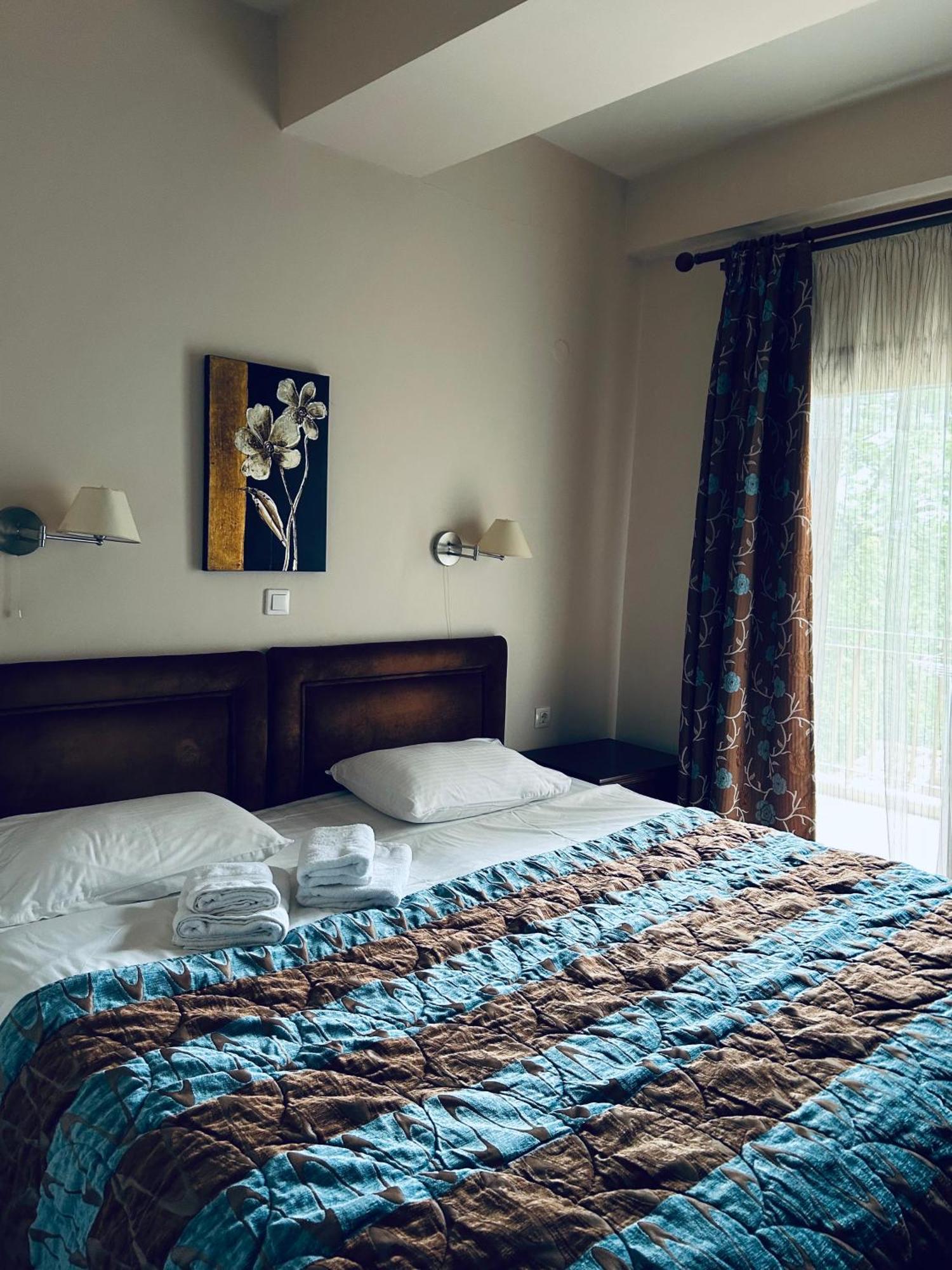 Hotel Athina Káto Loutrákion Buitenkant foto