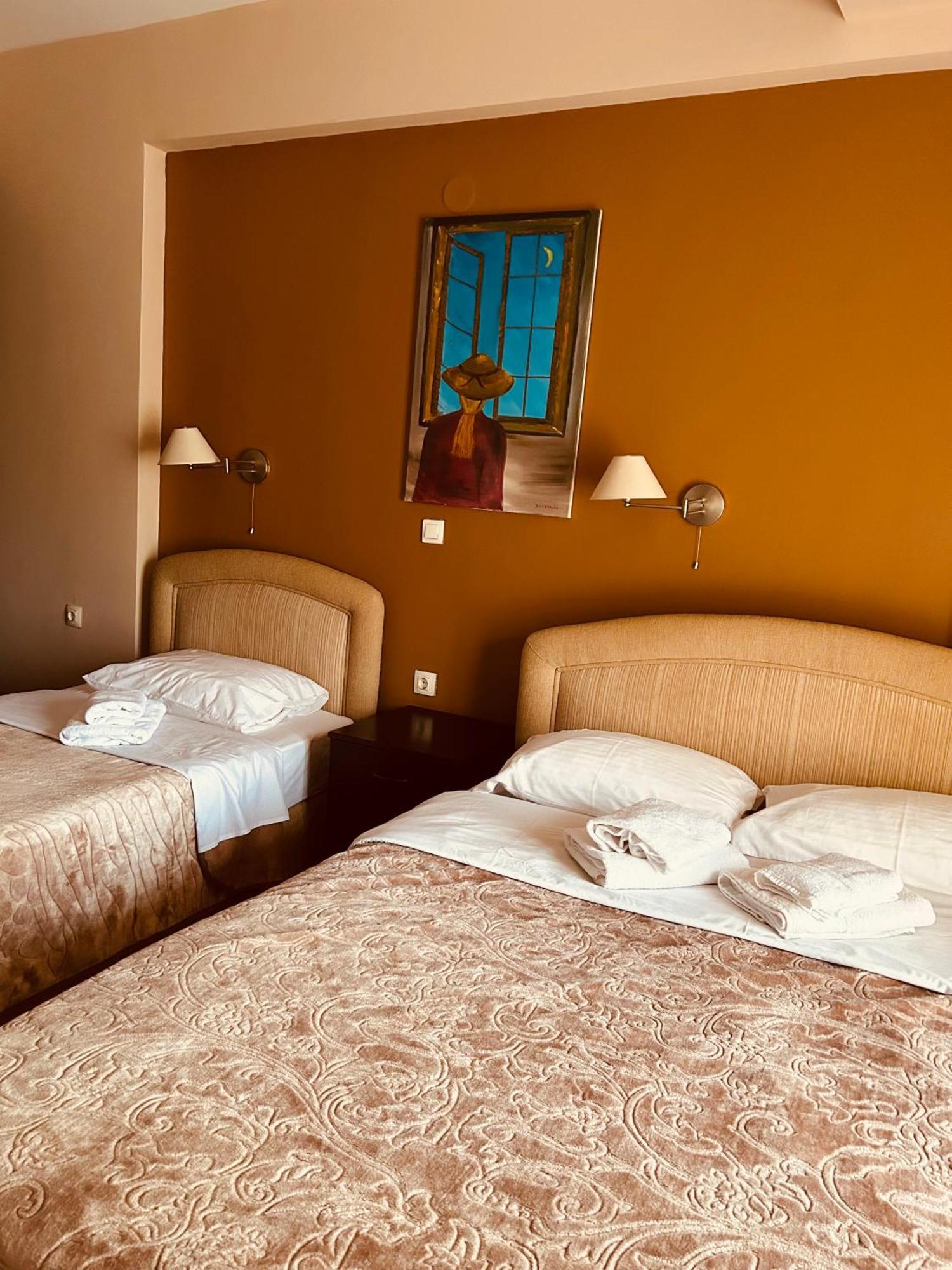 Hotel Athina Káto Loutrákion Buitenkant foto